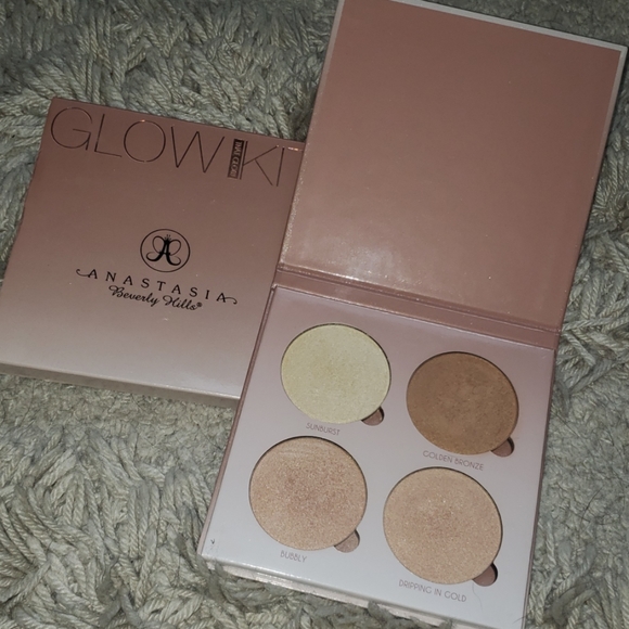 **SOLD** Anastasia Beverly Hills Glow Kit - Picture 2 of 4